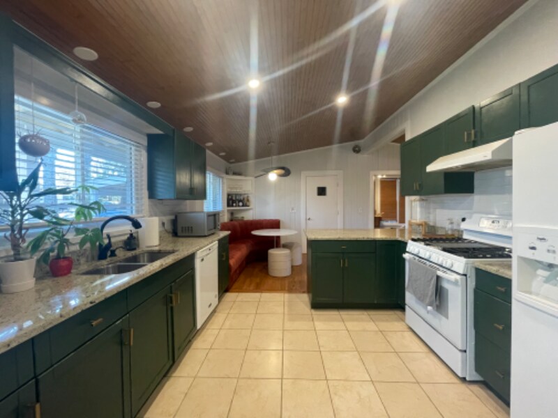 Building Photo - 2644 Valmar Dr