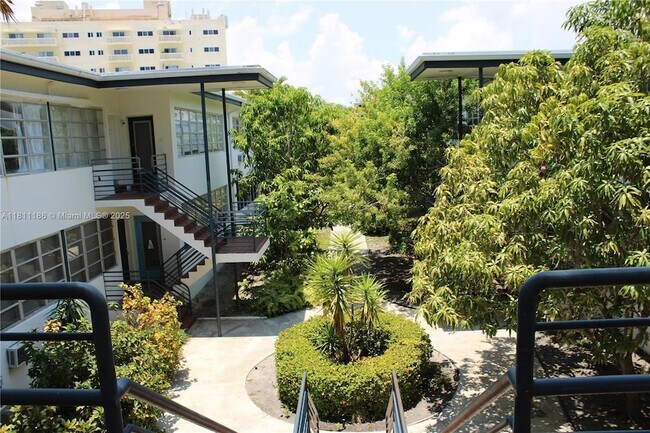 Building Photo - 4710 Pine Tree Dr