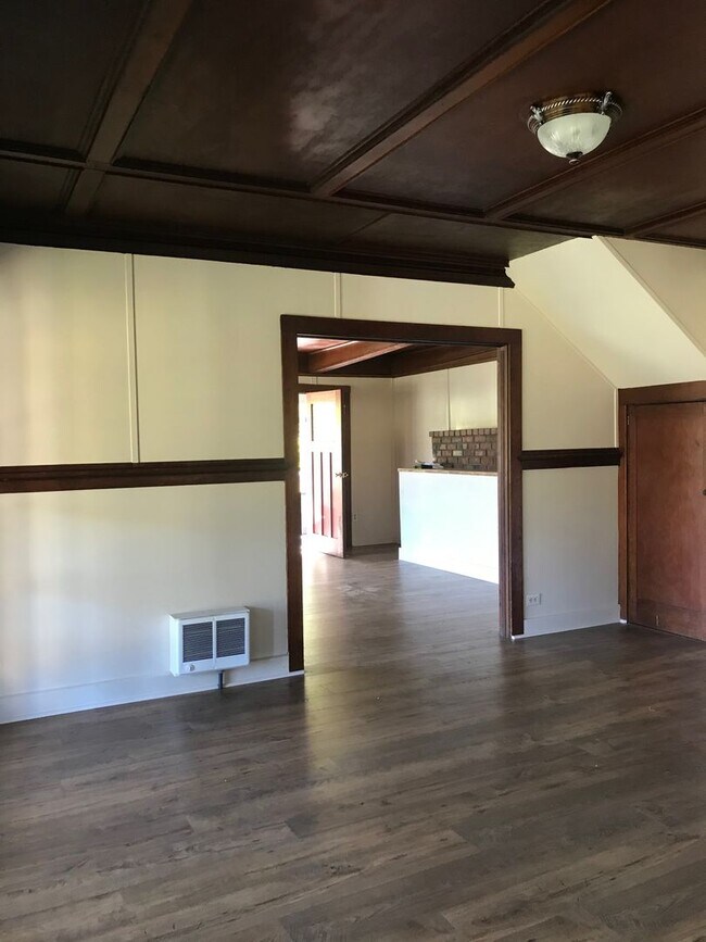 Building Photo - Country Living