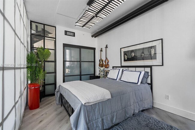 Building Photo - 690 SW 1st Ct