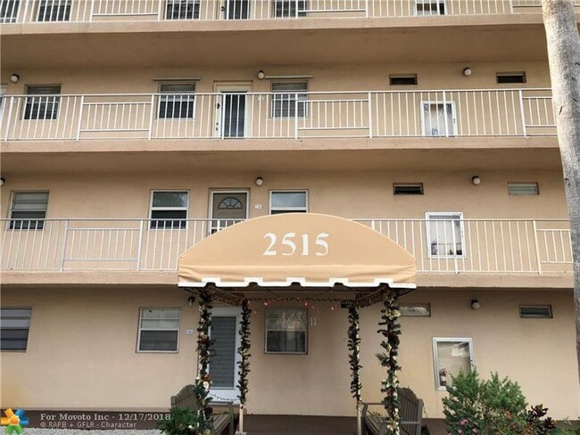 Building Photo - 2515 NE 1st Ct