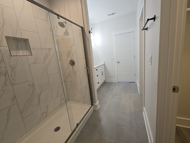 Building Photo - End Unit 3/3.5 Townhome w/ Community Pool!