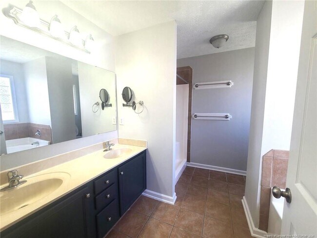 Building Photo - 5215 Woodpecker Dr