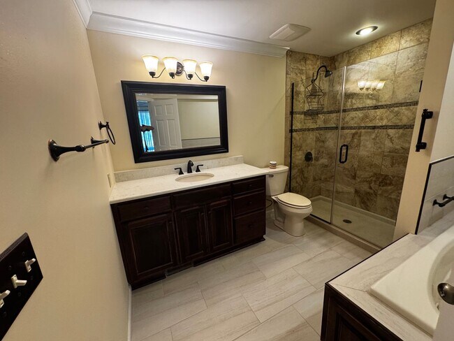 Building Photo - 3 bedroom,3.5bath.