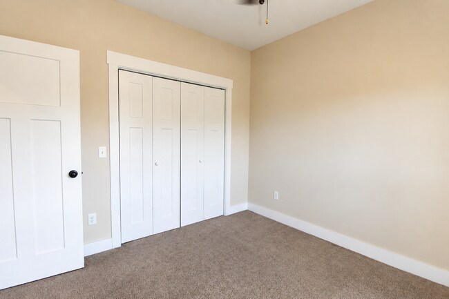 Building Photo - 1137 Cross Pointe Dr