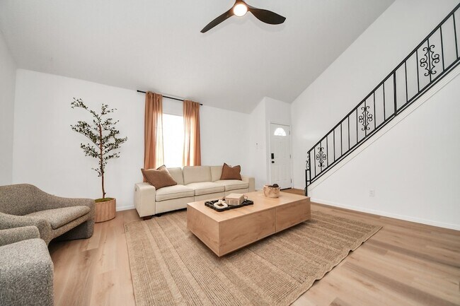 Building Photo - 8631 Valley Ledge Dr