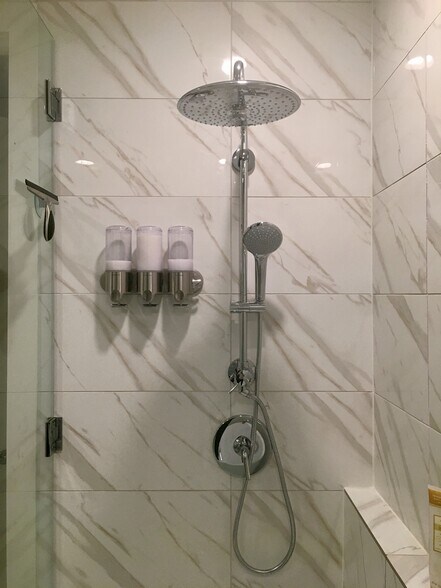 Building Photo - 3923 Cole Ave