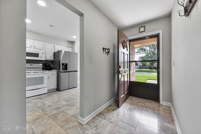 Building Photo - 9126 Trevi Cir W
