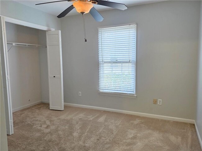 Building Photo - 1834 Cooper Lake Dr SE