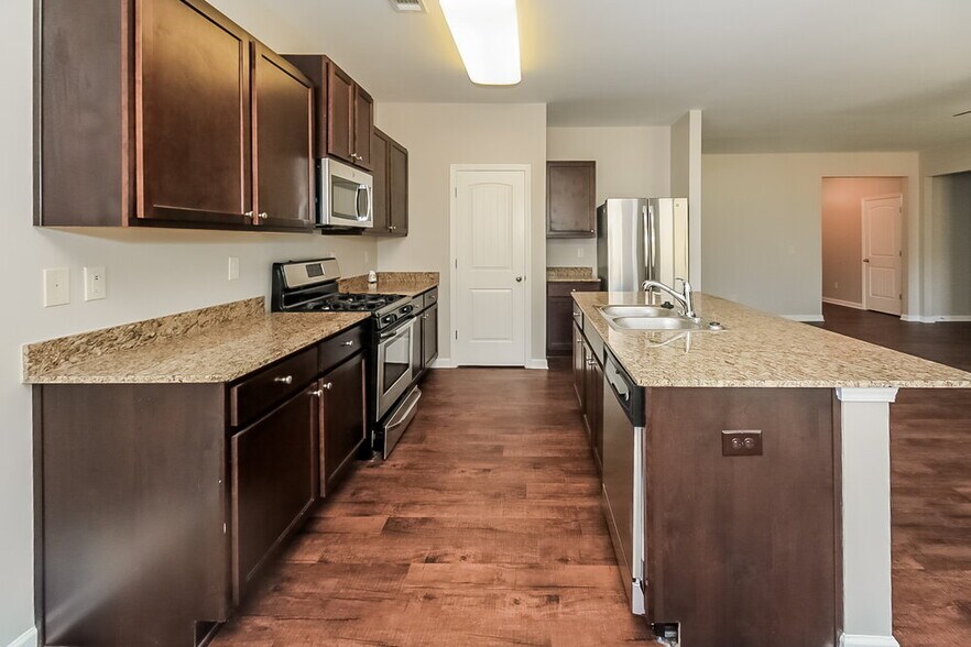 Building Photo - 141 Ivey Meadow Dr