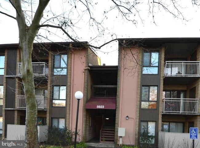 Building Photo - 5923 Tamar Dr