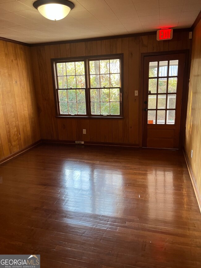 Building Photo - 220 S Zetterower Ave