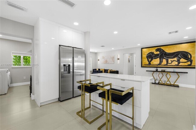 Building Photo - 1104 N 13th Terrace