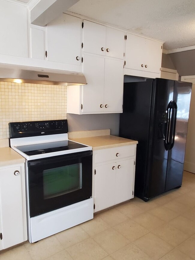 Building Photo - Gorgeous home near Westboro park.