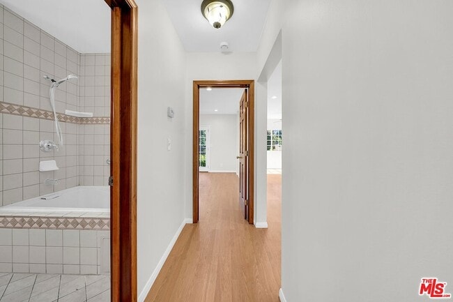 Building Photo - 743 N Las Palmas Ave