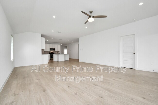 Building Photo - 29935 Gallatin River Ln