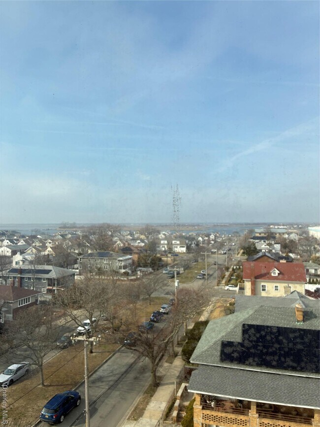 Building Photo - 185 W Park Ave