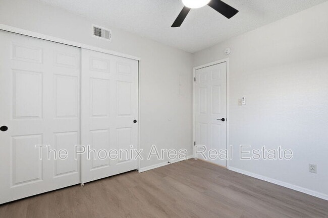 Building Photo - 286 W Palomino Dr