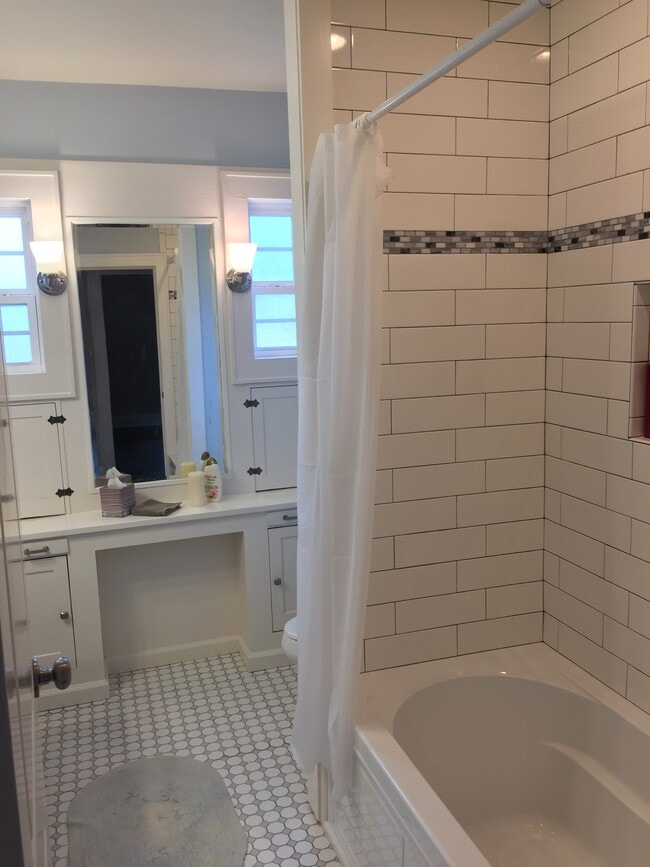 Building Photo - 301 Clifford St