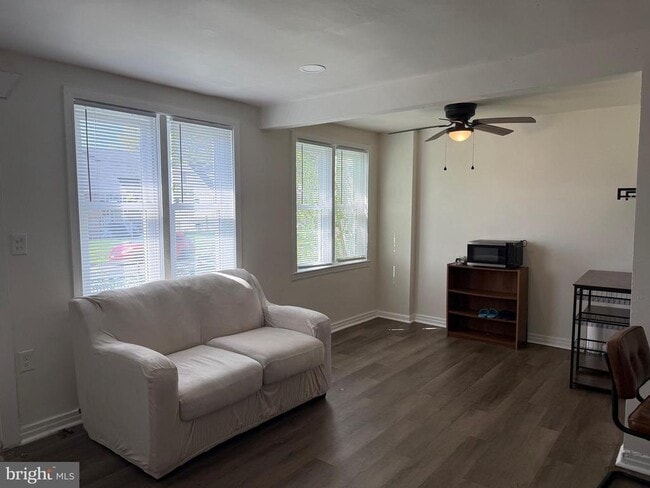 Building Photo - 1333 Sycamore Ave