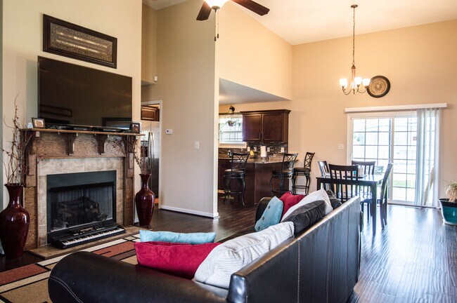Building Photo - 676 Crestone Ln