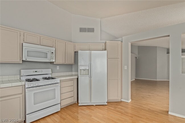 Building Photo - 2689 Rungsted St