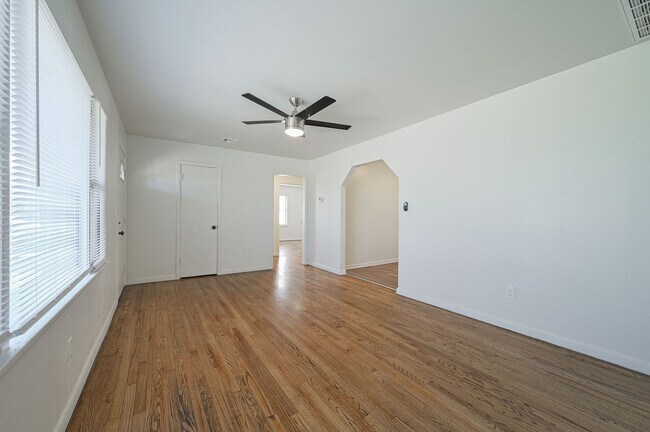 Building Photo - 5954 NW 35th St