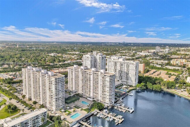 Building Photo - 18051 Biscayne Blvd