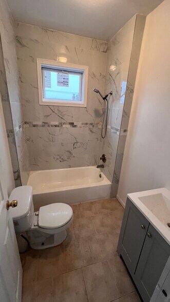 Building Photo - 247 Elm St