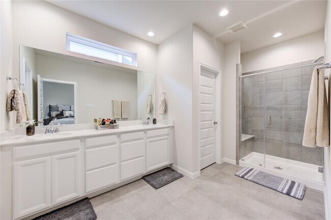 Building Photo - 9834 Rugged Oaks Dr