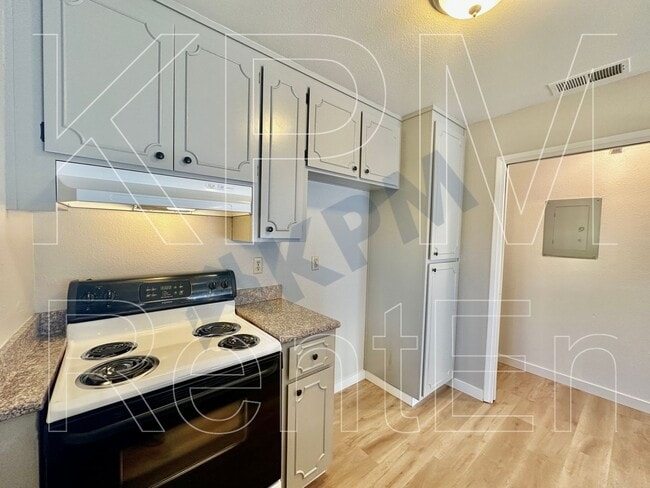 Building Photo - 5530 Fox Sparrow Ct