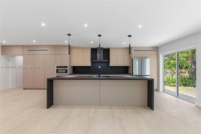 Building Photo - 2251 SW 20th St