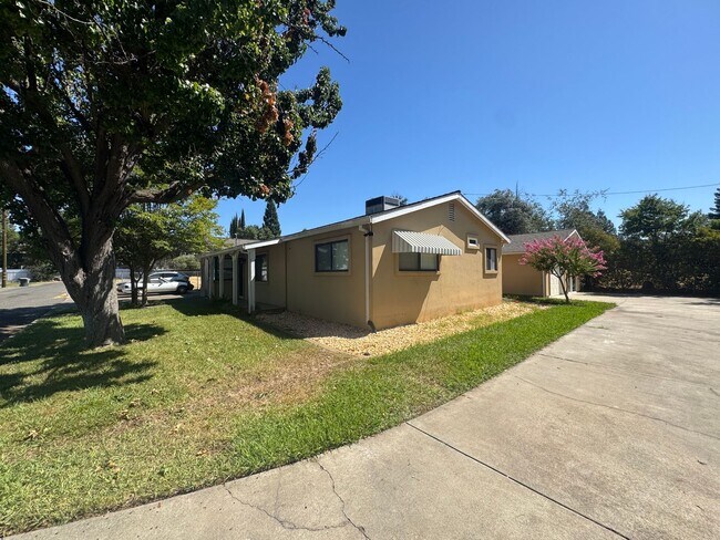 Building Photo - 2720 Larry Ln