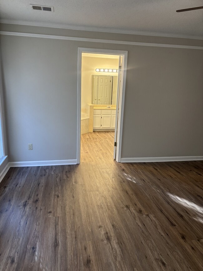 Building Photo - 4197 Oak Valley Dr