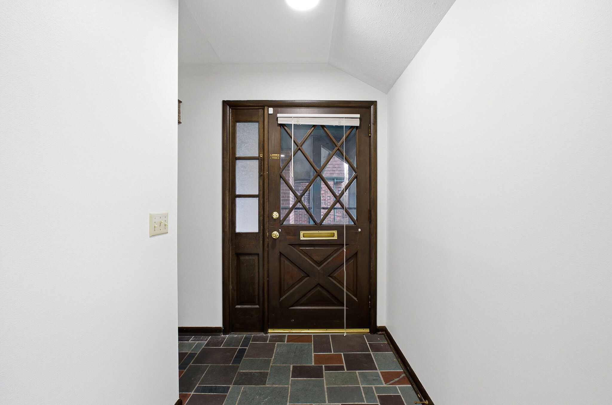 Building Photo - 4554 Sandringham Dr