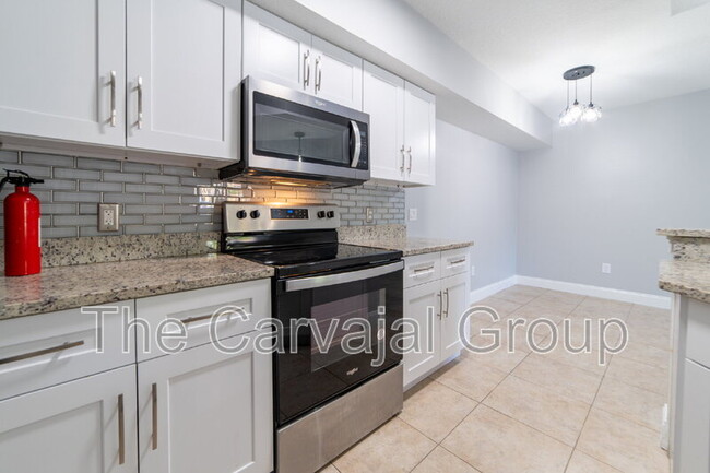 Building Photo - 725 Crest Pines Dr