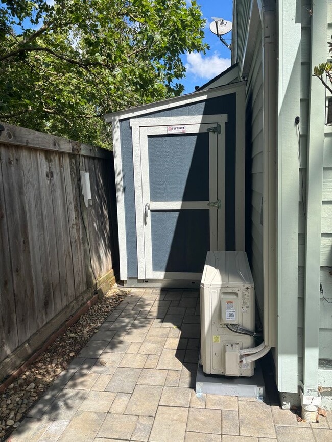 Building Photo - Renovated two bedroom two bath townhome, Windsor!!