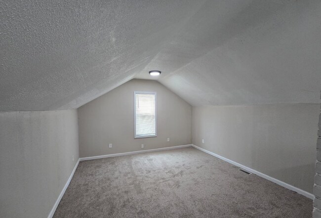 Building Photo - Fully Renovated 3-Bedroom Home – Move-In R...