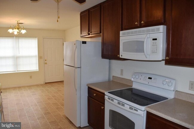 Building Photo - 2701 Roosevelt Dr