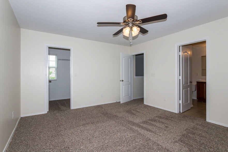 Building Photo - 6413 Prosperity Commons Dr