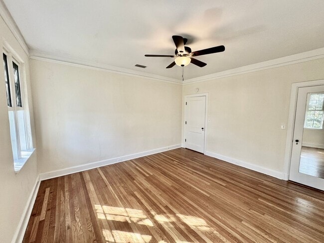 Building Photo - 3319 Pine St