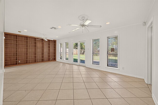 Building Photo - 5418 Darnell St