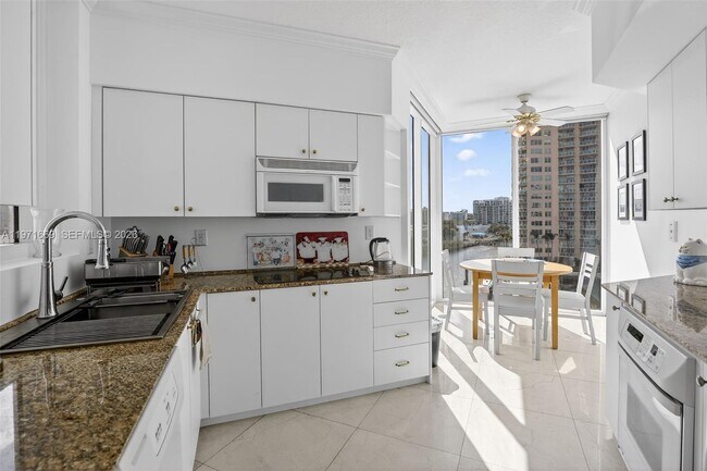 Building Photo - 3370 Hidden Bay Dr