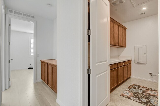 Building Photo - 10276 Thurso Ave