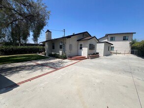 Building Photo - 8007-8009 HILL DR.