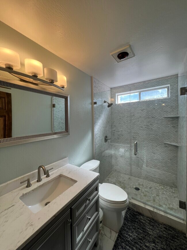 Building Photo - 933 Edgewood Cir