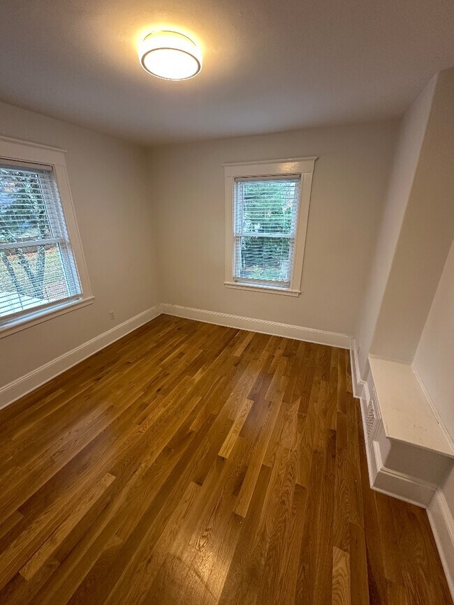 Building Photo - 151 Edinboro St