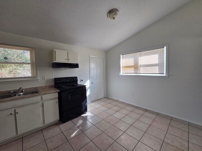 Building Photo - 4638 Appleville St