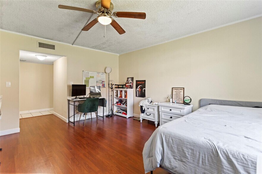 Building Photo - 16211 Saddle Club Rd