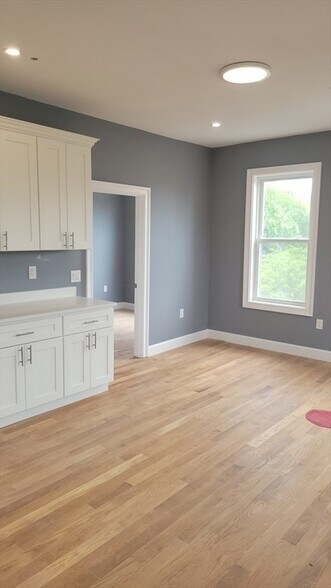 Building Photo - 341 Cambridge St